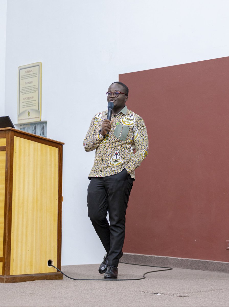 Dr. Christian Ntsiful Anderson, the President of <a href="/USAGOFFICIAL_/">University Students Association of Ghana🇬🇭</a> as well as a former speaker of the KNUST SRC PARLIAMENTARY COUNCIL teaching the members of Parliament the standing orders and the role of Parliamentary Committees.