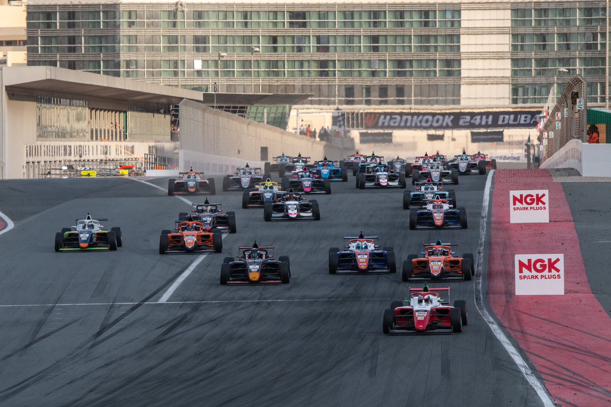 Drama filled first race for @official_f4uae with a record 39 car grid!

Ugo Ugochukwu takes victory ahead of Arvid Lindblad in second and Valerio Rinicella in third.

#F4 #F4UAE #Dubai #DubaiAutodrome