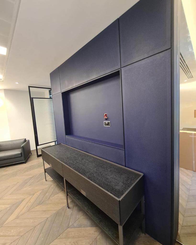 Friday feeling~Fabulous
Our sister company #ENVIROFurniture did it again.

ENVIRO Furniture had the amazing opportunity to create a bespoke #acousticwall with integrated #mediawall using #richlite material.

Check out these #leatherfinish #bluecanion perforated #richlite material