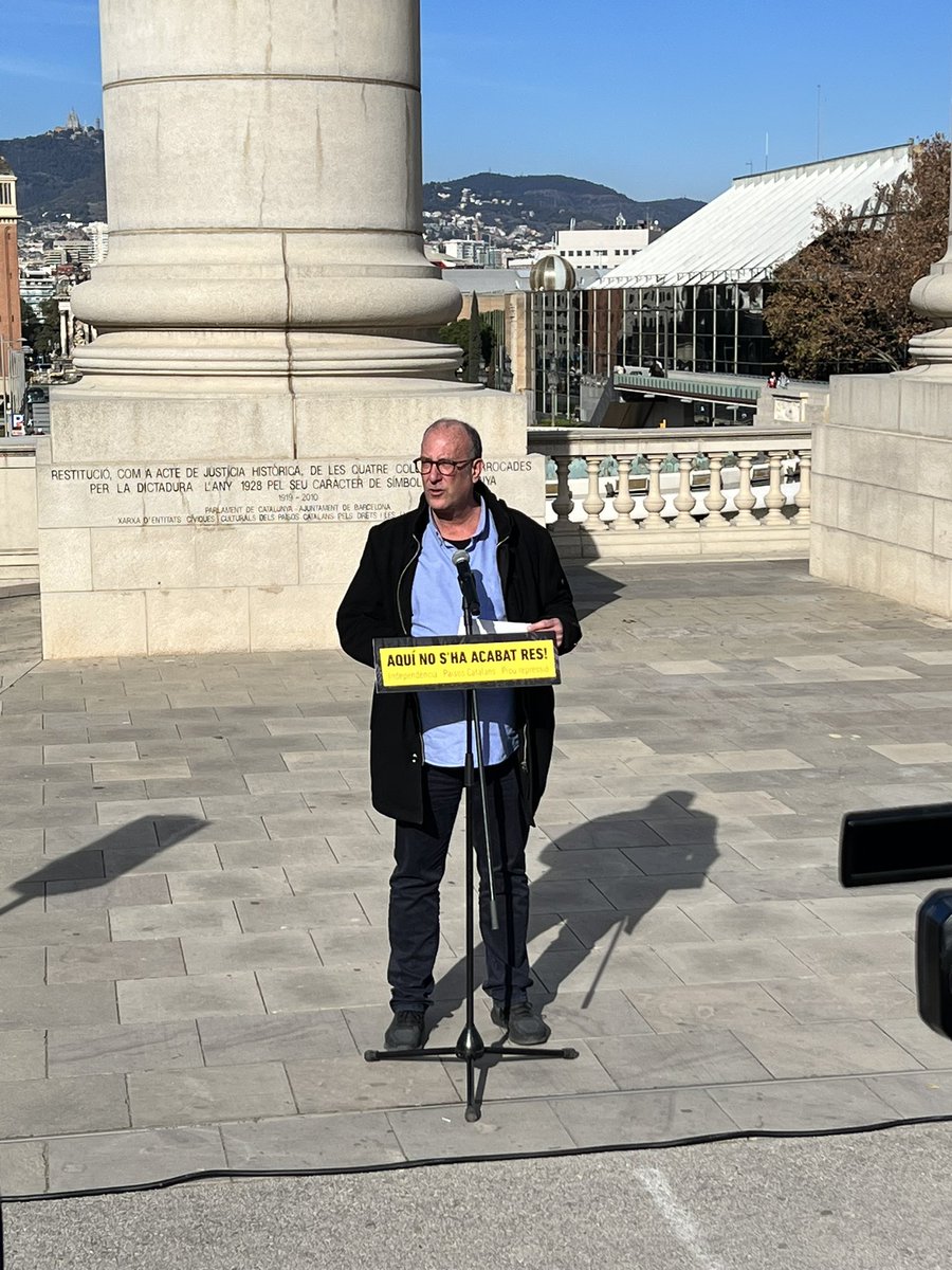 edu_vilarrubi's tweet photo. Avui he acudit en representació de @MovEsquerres a l’acte de presentació de la concentració del #19G. Sempre ens trobaran al costat de la majoria social que va fer possible l’1 d’octubre. No ens aturem! @ConsellRep @omnium @assemblea https://t.co/vLbmsvH9Yp