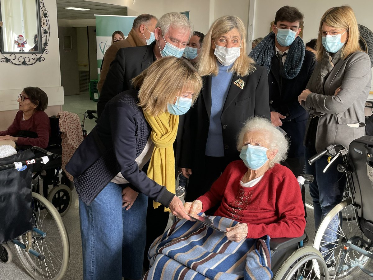 CorsicaHautDebi's tweet photo. #CHD a remis à la Collectivité de Corse 50  tablettes à destination des résidents âgés, concrétisé hier à l’EHPAD Eugénie d’Ajaccio. #EngagementSociétal #FractureNumérique https://t.co/LQqoNfHHgH