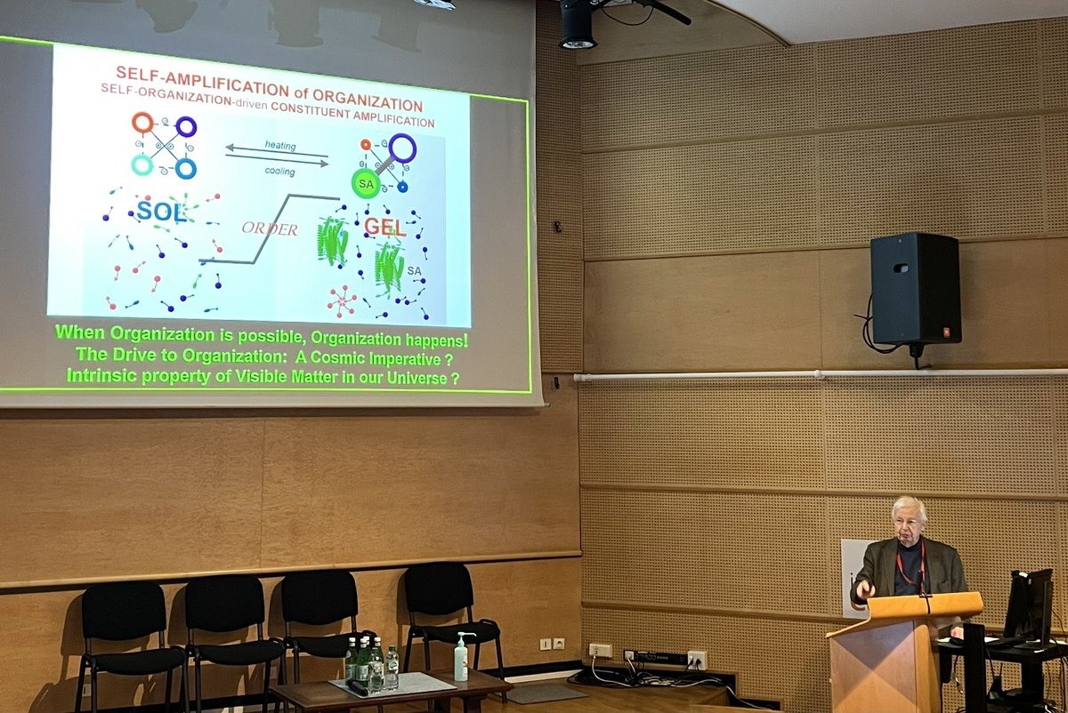 MPanosetti's tweet photo. Inspiring talk on organization and order from the Nobel laureate Jean-Marie Lehn !#pslchembio2023 https://t.co/HKHacW4eDB