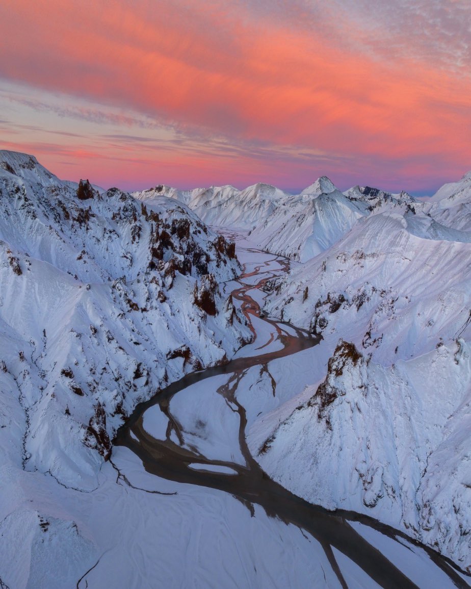 3:35 PM winter sunset in the Highlands of Iceland ❄️🇮🇸