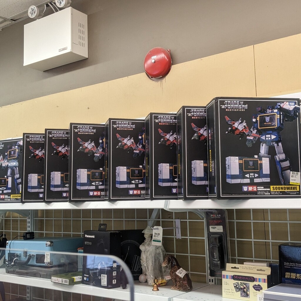Anyone need a KO Masterpiece #Soundwave? The local #ValueVillage has a ton of them for some reason! LOL

#Transformers #g1transformers #transformerscommunity #decepticons #thriftstore #thriftstorefinds