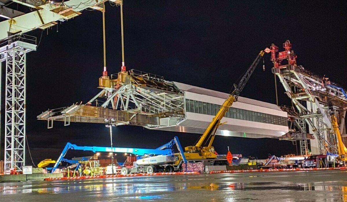 CTtec_ME's tweet photo. Despite the transport needing to occur in one night and in poor weather, Clark Construction  team safely delivered the bridge, without causing airport disruptions. Contact us. We’ll offer right solution for #Digital #Construction 
@ https://t.co/mh3mKNqM9t https://t.co/AFzhmzsHfz https://t.co/gexmJ91n0X