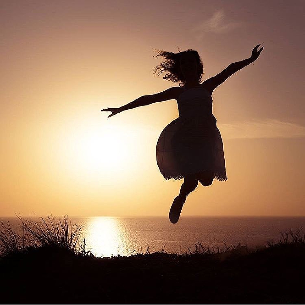 Like and share! 
 #Water #Sky #Cloud #Peopleinnature #Flashphotography #Plant #Happy #Gesture #Sunlight #Dusk