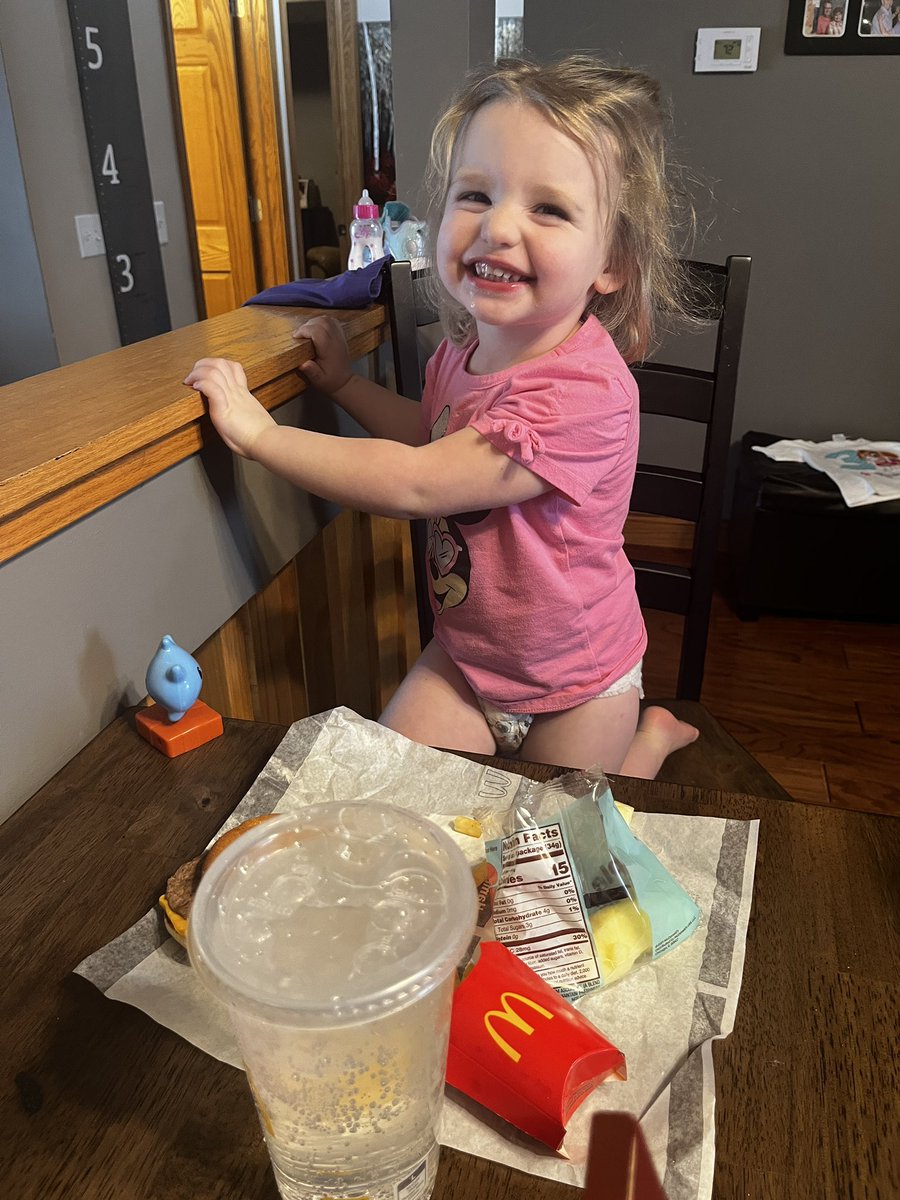 aimeejo80's tweet photo. @jvferg72 The princess says “tank yew for lunch Dada!” Sick Momma appreciates it even more! 😁 https://t.co/4lVMVfMdWv