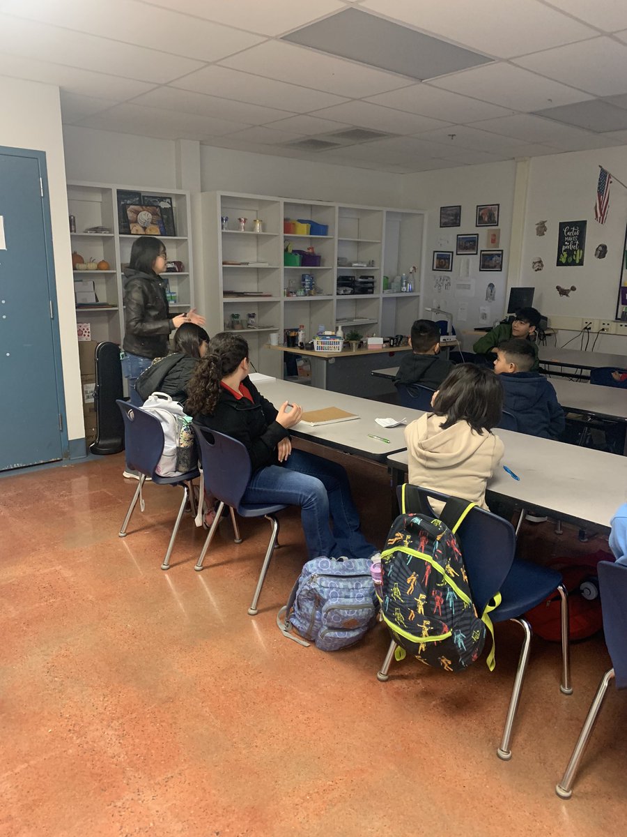 karras_ELMS's tweet image. 👏🏽❤️ Ms. Avila in the #Powerzone fostering great student feedback &amp;amp; #Recognizing our @Socorro_Middle Bulldogs using #FunFive @LYSNation #MakeTheirDay #BuildingALegacyOfExcellence ❤️👏🏽