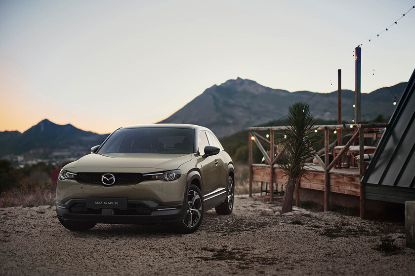 kjrepuestos's tweet photo. El nuevo El Mazda MX-30 R-EV es un eléctrico con motor rotativo para que te olvides de la autonomía. Y ya tiene precio https://t.co/DBhdRUelAQ https://t.co/MYsJ27RQlo