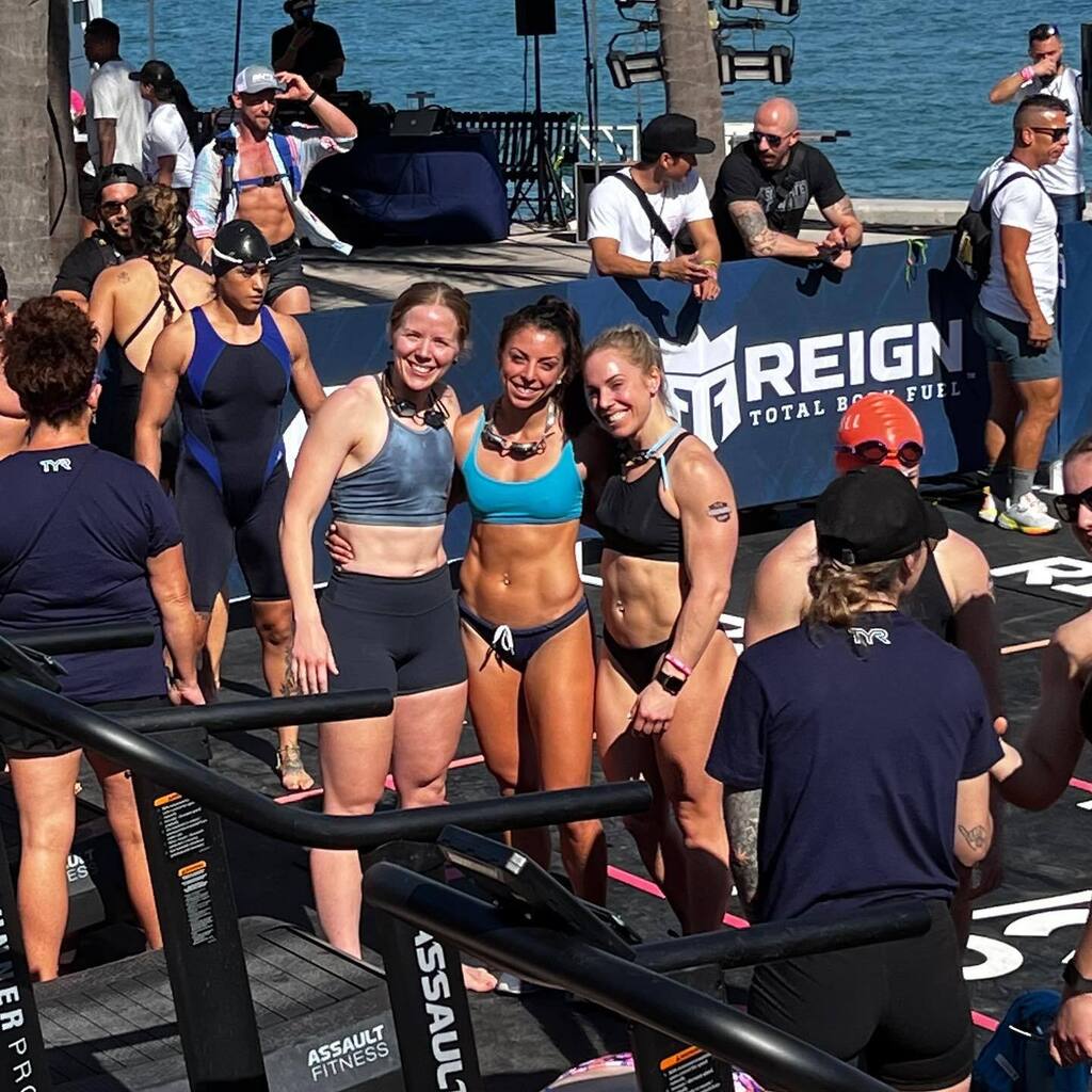 flowercityCF's tweet photo. It’s WZA Miami weekend! Good luck to Moe, Paige, Emily, Erin, Raquel and Gary! Here are Em, Raquel and Erin starting their weekend! 👊🏻
📷 @emily_steinhoff https://t.co/nIh2wRvhX0 https://t.co/UiW8vt6f2Y