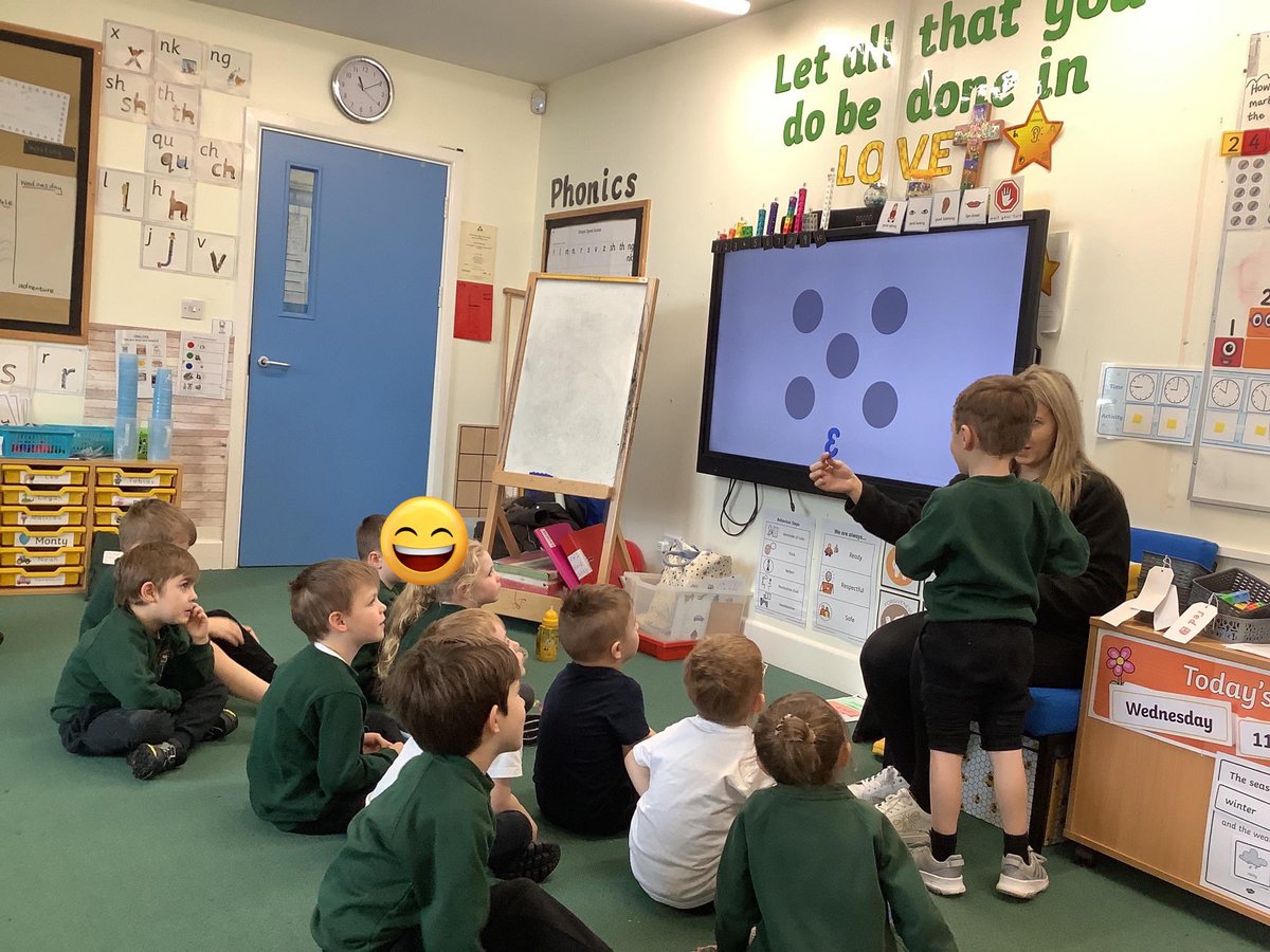 WeatherstonJane's tweet image. This week in our @NCETM mastering number sessions. We have enjoyed matching @numberblocks towers and actions such as patting our head or tapping our nose and clapping to digits! We played a feely bag game to guess the digit too #eyfs #maths #masterymaths #number