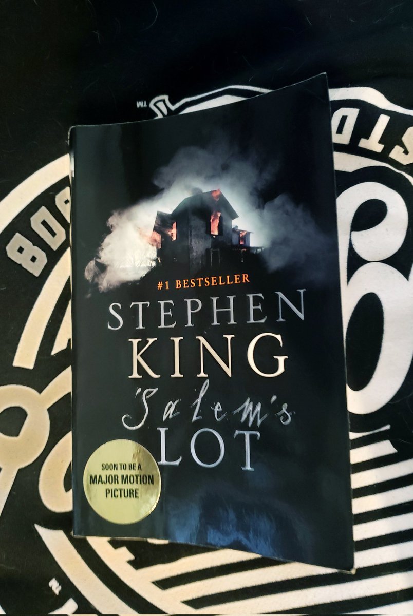 Finished!! It took me a while to get into it but this is probably my favorite King novel so far 💜🦇 #books #reading #bibliophile #bookaholic #bookaddict #horrorbooks #horror #spookystory #scarybooks #horrornovel #vampires #stephenking @StephenKing