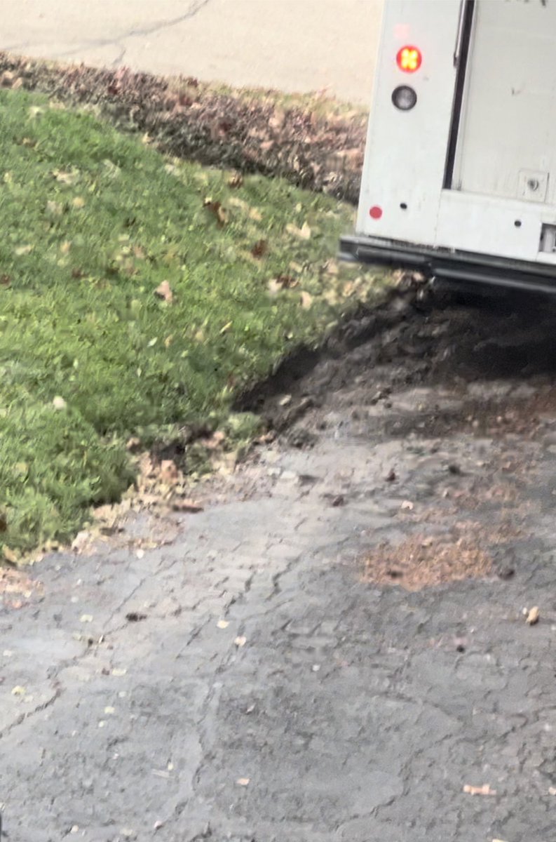 ezmac1982's tweet photo. Thank you @FedEx for tearing up my yard trying to back into my driveway. https://t.co/5ToHvFevIS