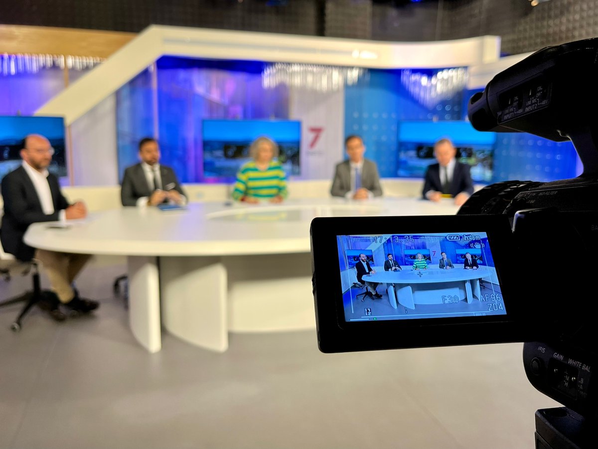 🔴 Arranca ahora #AndalucíaADebate ⤵️

📣 Hablamos sobre la cuesta de enero, la subida de las hipotecas y la inflación 💸

Los expertos Enrique Rodríguez Varo, @macarflo, @AlbertoGVale y @povedaje analizan los retos económicos

🗣 Con @celiaponfe 📺 7tvandalucia.es