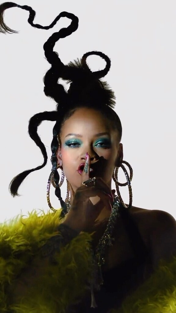 Rihanna @badgalriri released a teaser video ahead of her upcoming Super Bowl performance in February 2023. #rihanna #Superbowl #superbowl2023 #superbowllvii instagr.am/reel/CnXUaV_Ko…