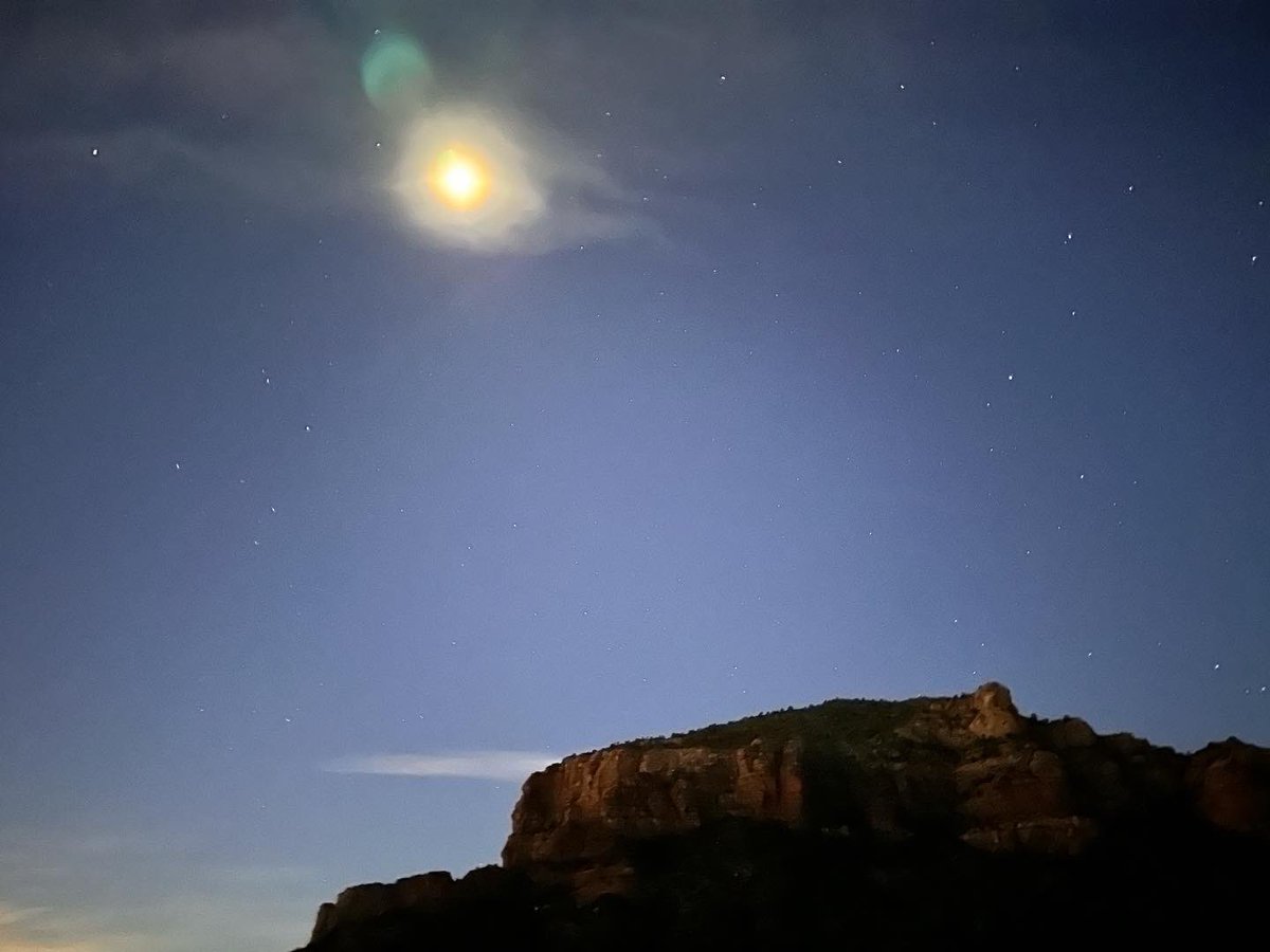 maggiesbliss's tweet photo. Hubby and I went for an early morning walk before sunrise. So serene and quiet. Shooting stars and magic! Soak in the new lightcodes today!💜🥰🏜️
In Munay,
Maggie
https://t.co/mJ8sbxrQl4
#sedonaretreats #bellrock #stars #starseed #lightcodeactivator #kundaliniawakenings #sun https://t.co/obcrIJ0n5T
