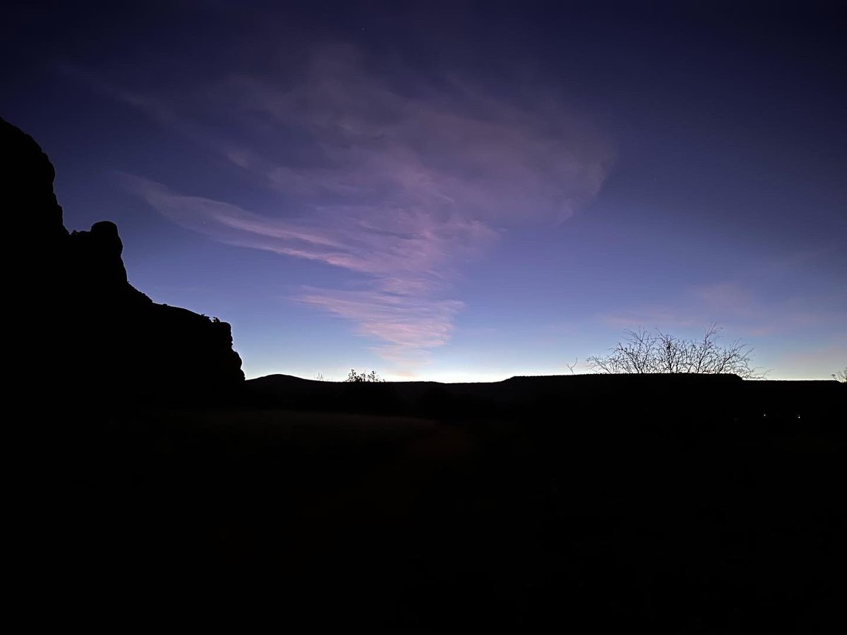 maggiesbliss's tweet photo. Hubby and I went for an early morning walk before sunrise. So serene and quiet. Shooting stars and magic! Soak in the new lightcodes today!💜🥰🏜️
In Munay,
Maggie
https://t.co/mJ8sbxrQl4
#sedonaretreats #bellrock #stars #starseed #lightcodeactivator #kundaliniawakenings #sun https://t.co/obcrIJ0n5T