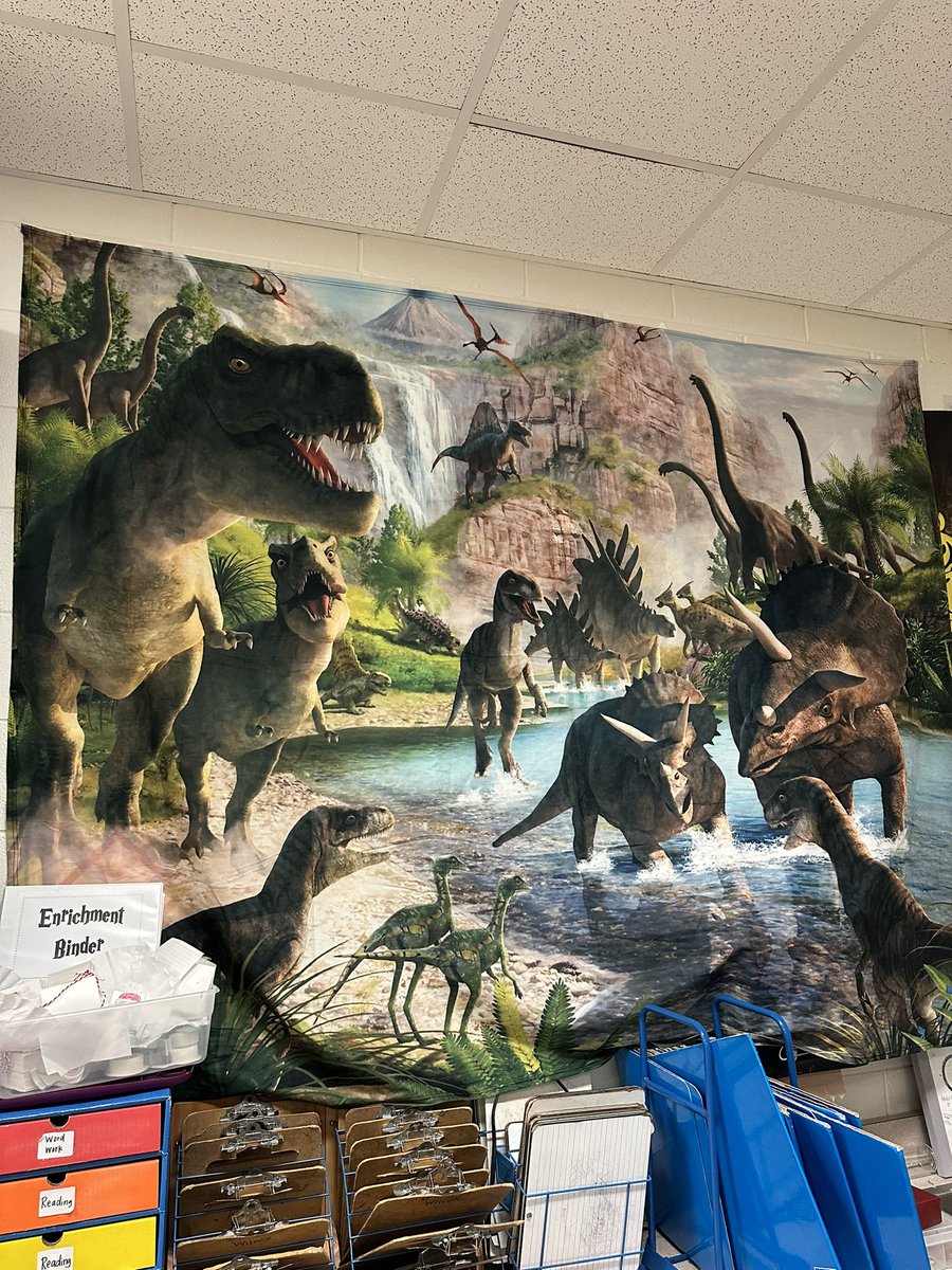 Mswilcoxsclass's tweet photo. Welcome to 🦖 Jurassic Park🦕! We became paleontologists this week and studied all about fossils. We even got to dig for our own fossils! #hollyspringsSTEM #learningisfun #3rdgrade #CCSD https://t.co/IiAm2Mt4Tv