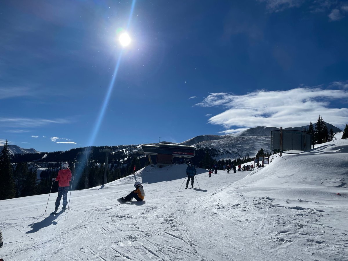 punk7039's tweet photo. Minted my @ShreddingSassy while on a break on the mountain.  Great day for a mint and some skiing.

#touchsnow https://t.co/qQ95qRc5E1