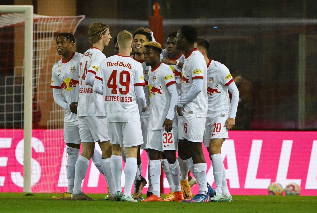 ⏰9' سالزبورج 0-1 بايرن ميونيخ
⏰16' سالزبورج 1-1 بايرن ميونيخ
⏰50' سالزبورج 2-1 بايرن ميونيخ
⏰54' سالزبورج 3-1 بايرن ميونيخ
⏰69' سالزبورج 3-2 بايرن ميونيخ
⏰71' سالزبورج 3-3 بايرن ميونيخ
⏰88' سالزبورج 3-4 بايرن ميونيخ
⏰89' سالزبورج 4-4 بايرن ميونيخ

مباراة ودية بس نينجا🔥😅