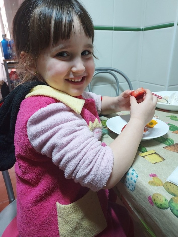 Eva Roz (@evarozg) on Twitter photo He visto cómo mi hija salía disparada de un hinchable en la feria de <a href="/AjMislata/">AjuntamentDeMislata</a> y su cabecita se destrozaba contra el suelo. El técnico municipal dice que no era su obligación revisar nada(sólo los papeles).La ley no puede dejar al azar la seguridad de nuestros hijos #SonrisaVera He visto cómo mi hija salía disparada de un hinchable en la feria de <a href="/AjMislata/">AjuntamentDeMislata</a> y su cabecita se destrozaba contra el suelo. El técnico municipal dice que no era su obligación revisar nada(sólo los papeles).La ley no puede dejar al azar la seguridad de nuestros hijos #SonrisaVera