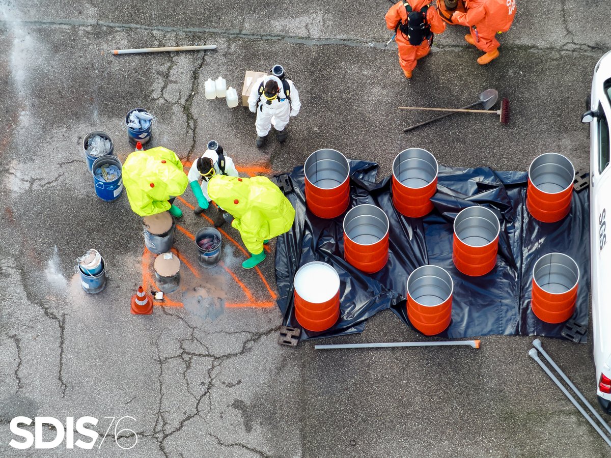 Sdis76's tweet photo. #Intervention

↪️ En milieu de semaine, les sapeurs-pompiers sont intervenus sur la commune du Grand-Quevilly pour un incendie dans un conteneur contenant des produits destinés à des opérations de fumigation. 

1/3 ⤵️ https://t.co/0gLc6lIRHu