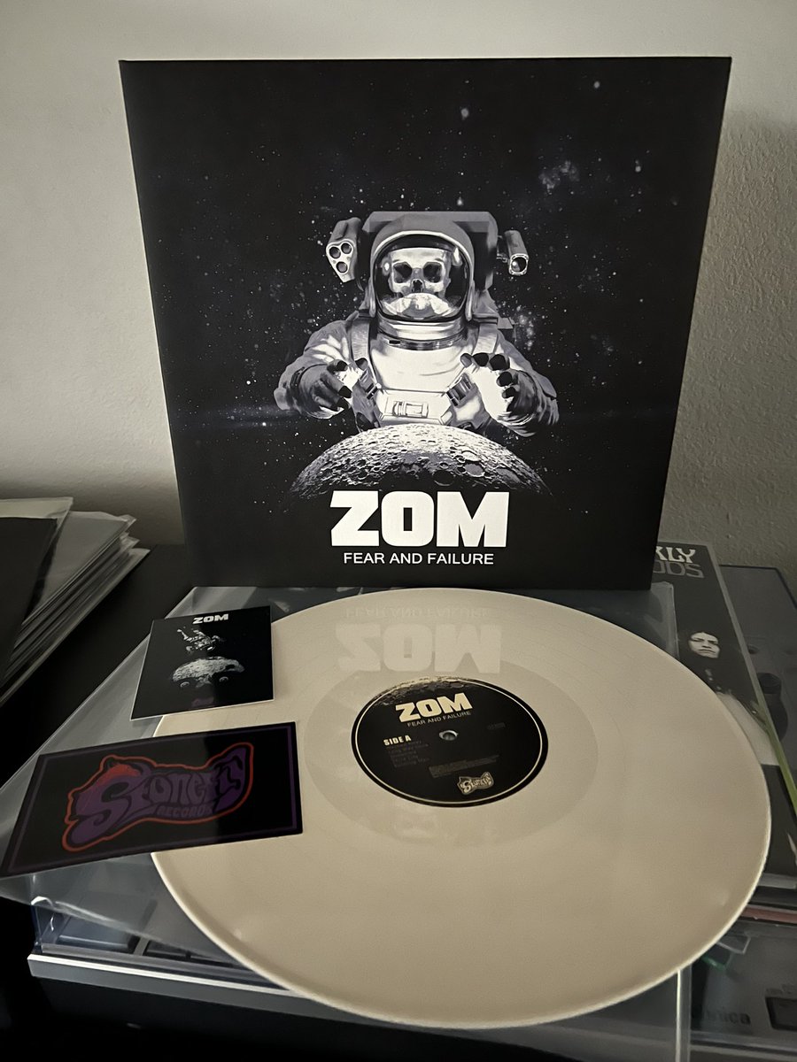 MoKnowsMetal's tweet photo. ZOM “Fear And Failure” was my #1️⃣ album from my #DoomStonerPsych AOTY list for 2022!
The album has many elements, but in the end is a hard rockin’ groovy riff monster that has you begging for more…
#ZOM #StoneFlyRecords https://t.co/Ib7ELgQE7Z