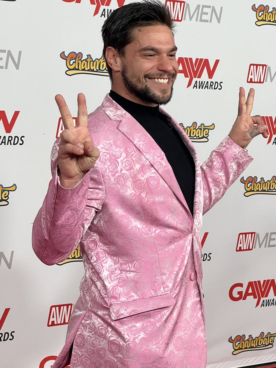 ASPEN69OFFICIAL's tweet photo. Last week I went to the @avnawards GAY awards! Had so much fun! Met and seen a lot of sexy people! Thank you so much for letting me be a part of this! #Awards #AVN_AWARDS_SHOW #GAY #BISEXUAL https://t.co/fEoqLM4gjR