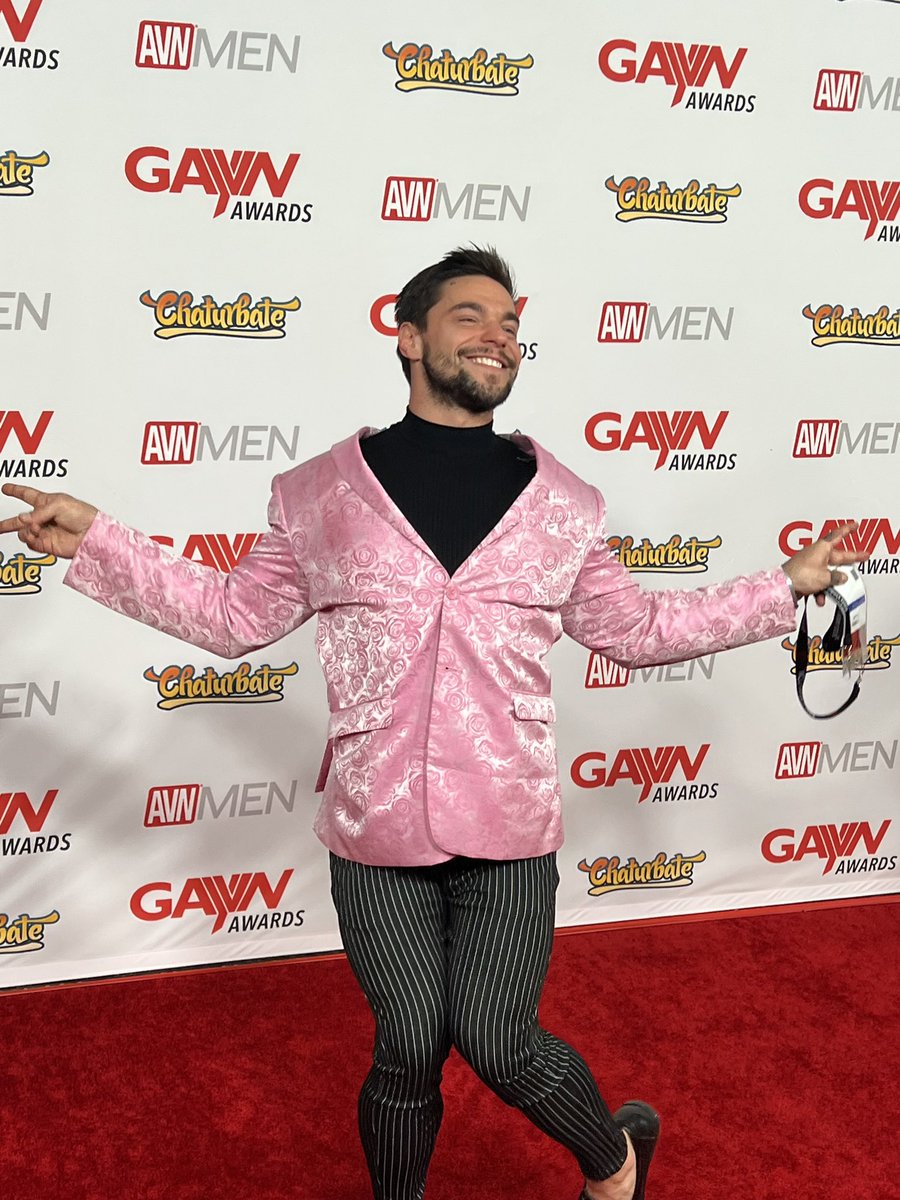 ASPEN69OFFICIAL's tweet photo. Last week I went to the @avnawards GAY awards! Had so much fun! Met and seen a lot of sexy people! Thank you so much for letting me be a part of this! #Awards #AVN_AWARDS_SHOW #GAY #BISEXUAL https://t.co/fEoqLM4gjR