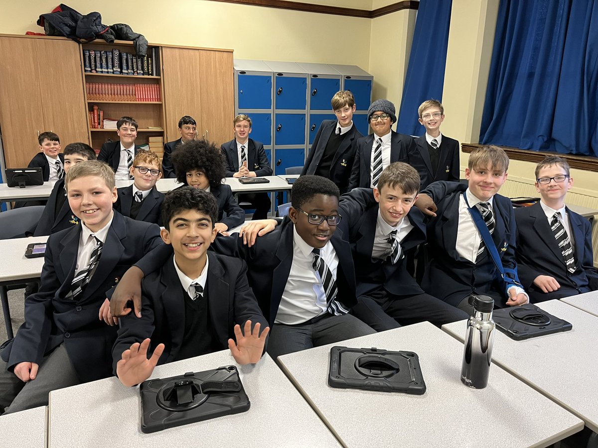 frausullivan's tweet photo. Excellent first session of Palaentology Club today - well done to Thomas and Matthew for leading on this new society in school. @BSBDLowerSchool @BSBDECA @nfordteacher #BoltonCuriosity #BoltonDiscover https://t.co/jXdLq7ZbHY