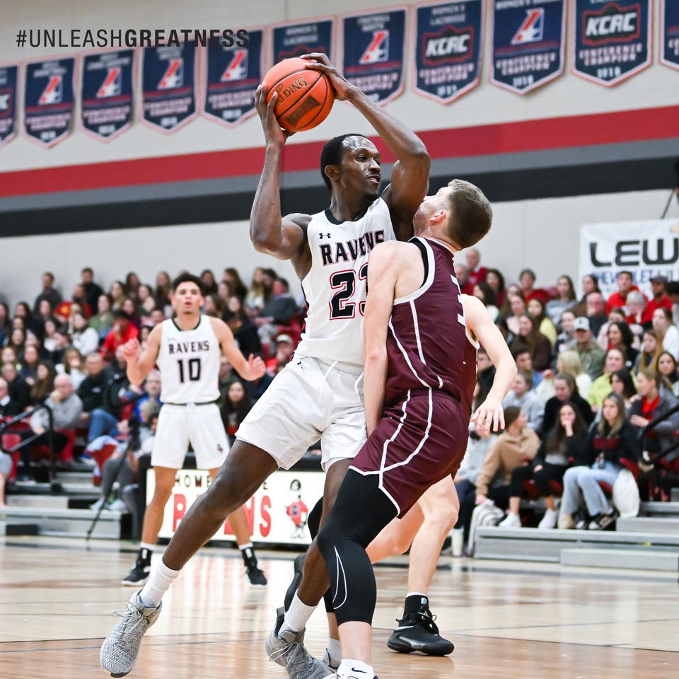 ravenathletics's tweet photo. A few shots of @RavenMBB vs Evangel #naiabasketball #unleashgreatness https://t.co/zKgvIsirf4