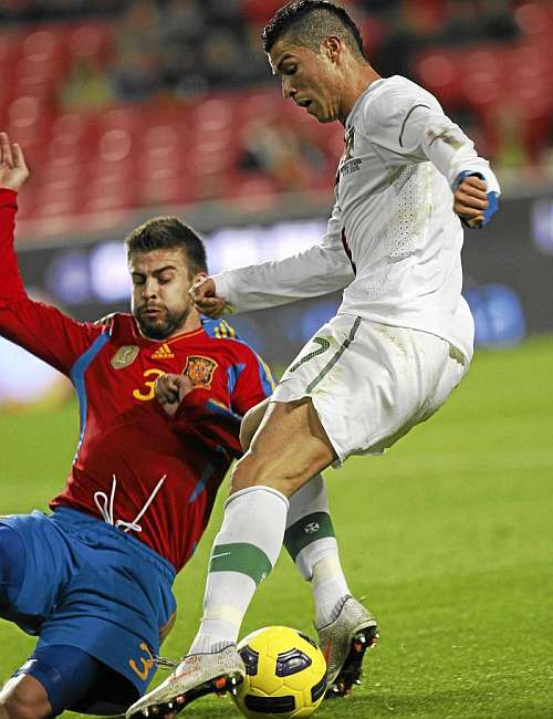 Cr7stianismo_'s tweet photo. Lo de Shakira es un plagio descarado.

Lo de humillar a Piqué tiene ya derechos de autor😉 https://t.co/7cew2oz3Iw