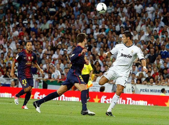 Cr7stianismo_'s tweet photo. Lo de Shakira es un plagio descarado.

Lo de humillar a Piqué tiene ya derechos de autor😉 https://t.co/7cew2oz3Iw