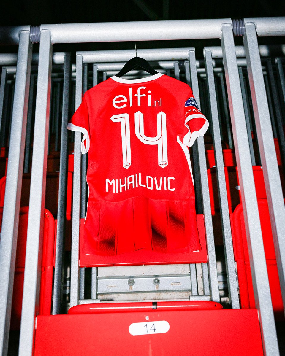 AZ (@azalkmaar) on Twitter photo 👕 𝐃𝐌𝟏𝟒
🔁 Djordje speelt vanaf nu met zijn lievelingsnummer op de achterkant van zijn shirt! Zijn vader speelde samen met Johan Cruijff en maakte Djordje tot fan van de Nederlander.
#AZ #DM14 | <a href="/DjoMihailovic/">Djordje Mihailovic</a> 👕 𝐃𝐌𝟏𝟒
🔁 Djordje speelt vanaf nu met zijn lievelingsnummer op de achterkant van zijn shirt! Zijn vader speelde samen met Johan Cruijff en maakte Djordje tot fan van de Nederlander.
#AZ #DM14 | <a href="/DjoMihailovic/">Djordje Mihailovic</a>