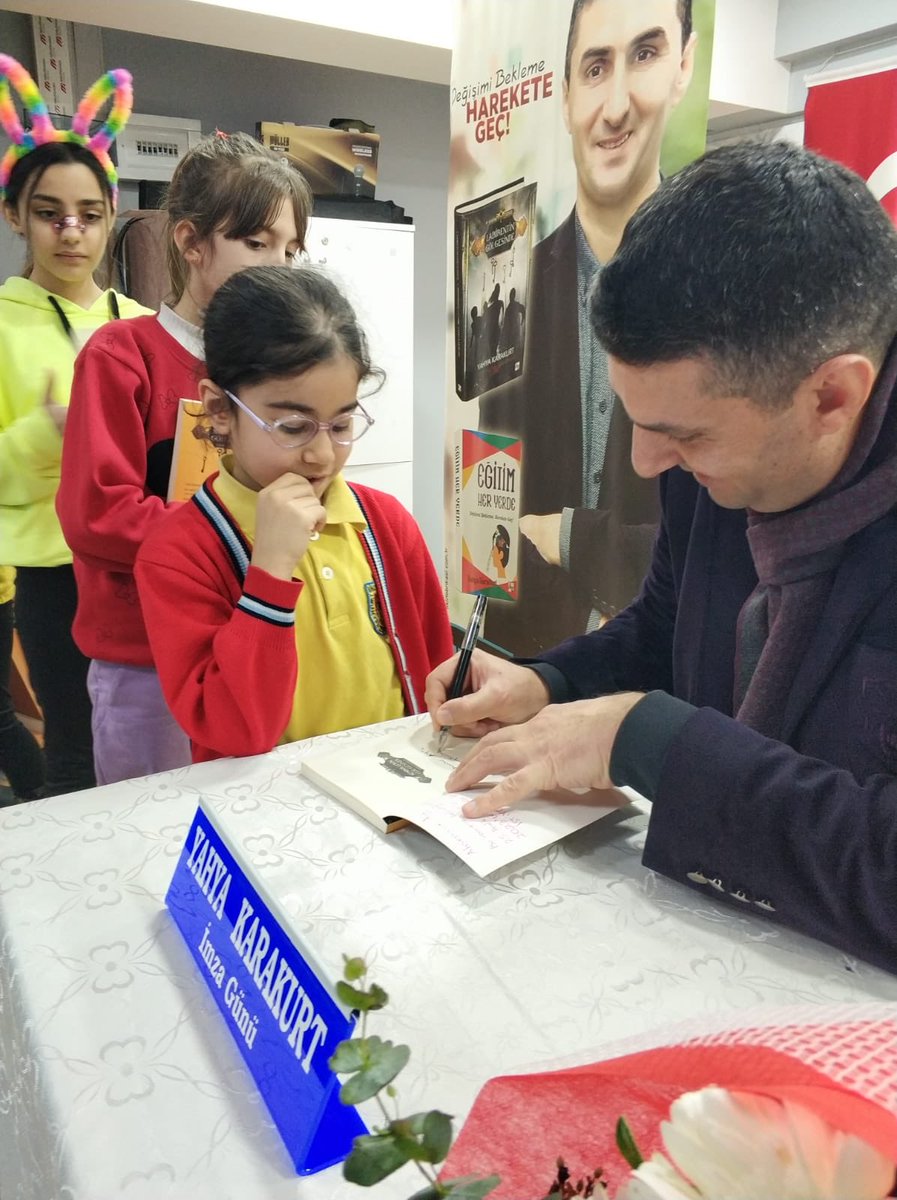 nihatdio's tweet photo. Her ay bir kıymetli yazarımızı okulumuz öğrencileri ile buluşturuyoruz. Bu ayın yazarı Sn.Yahya Karakurt.Bizim için  anlamlı o kadarda keyif bir etkinlik oldu. Katılım sağlayan değerli yazarımıza ve Öğret. ve öğrencilerimize teşekkürler yeniden buluşmak dileğiyle...✋🤲 https://t.co/YOyLGKaUgW