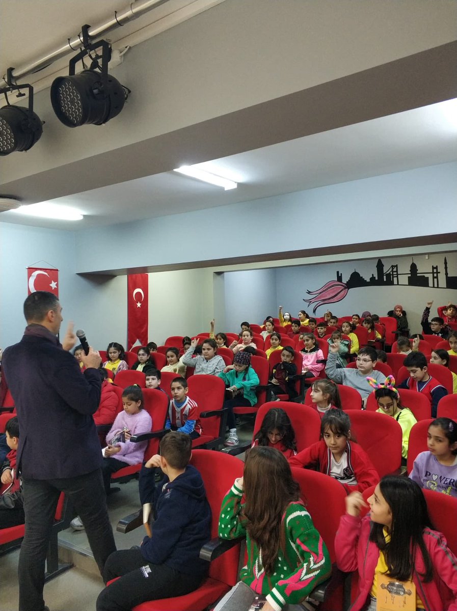nihatdio's tweet photo. Her ay bir kıymetli yazarımızı okulumuz öğrencileri ile buluşturuyoruz. Bu ayın yazarı Sn.Yahya Karakurt.Bizim için  anlamlı o kadarda keyif bir etkinlik oldu. Katılım sağlayan değerli yazarımıza ve Öğret. ve öğrencilerimize teşekkürler yeniden buluşmak dileğiyle...✋🤲 https://t.co/YOyLGKaUgW
