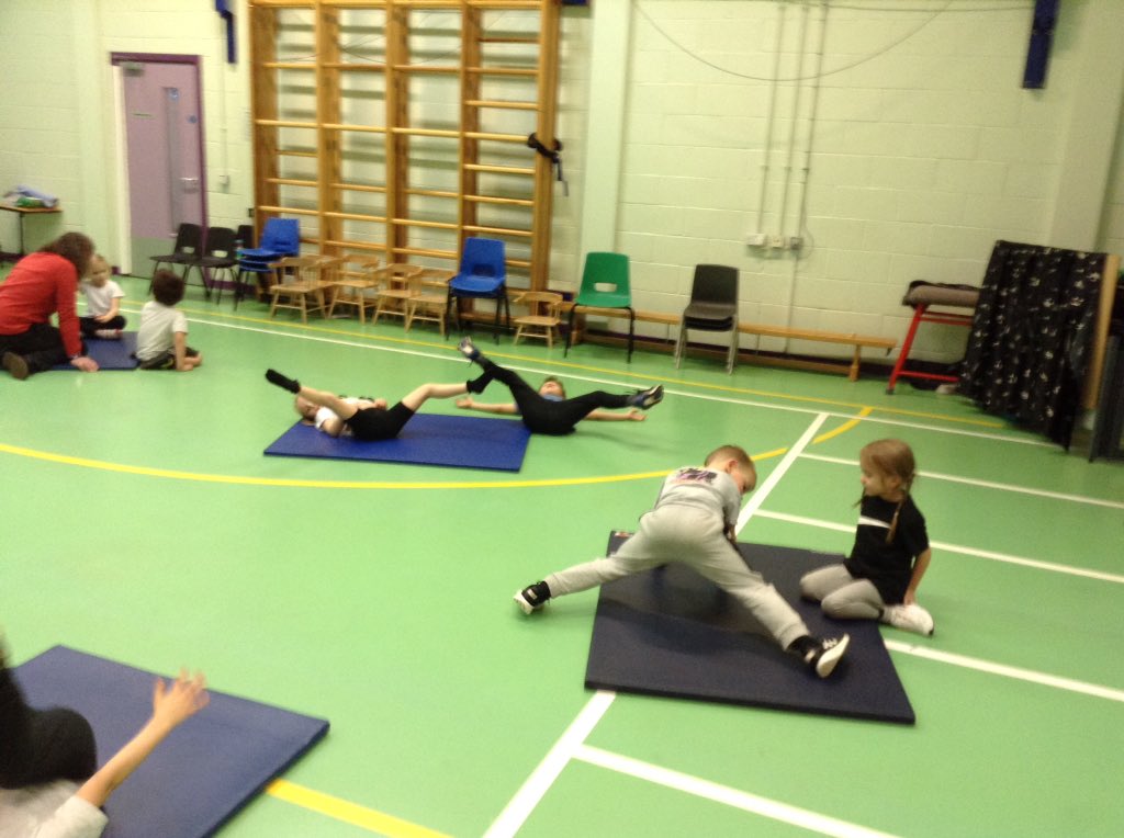 springwoodyear1's tweet image. More PE pictures - look at our shapes ! #swhpe