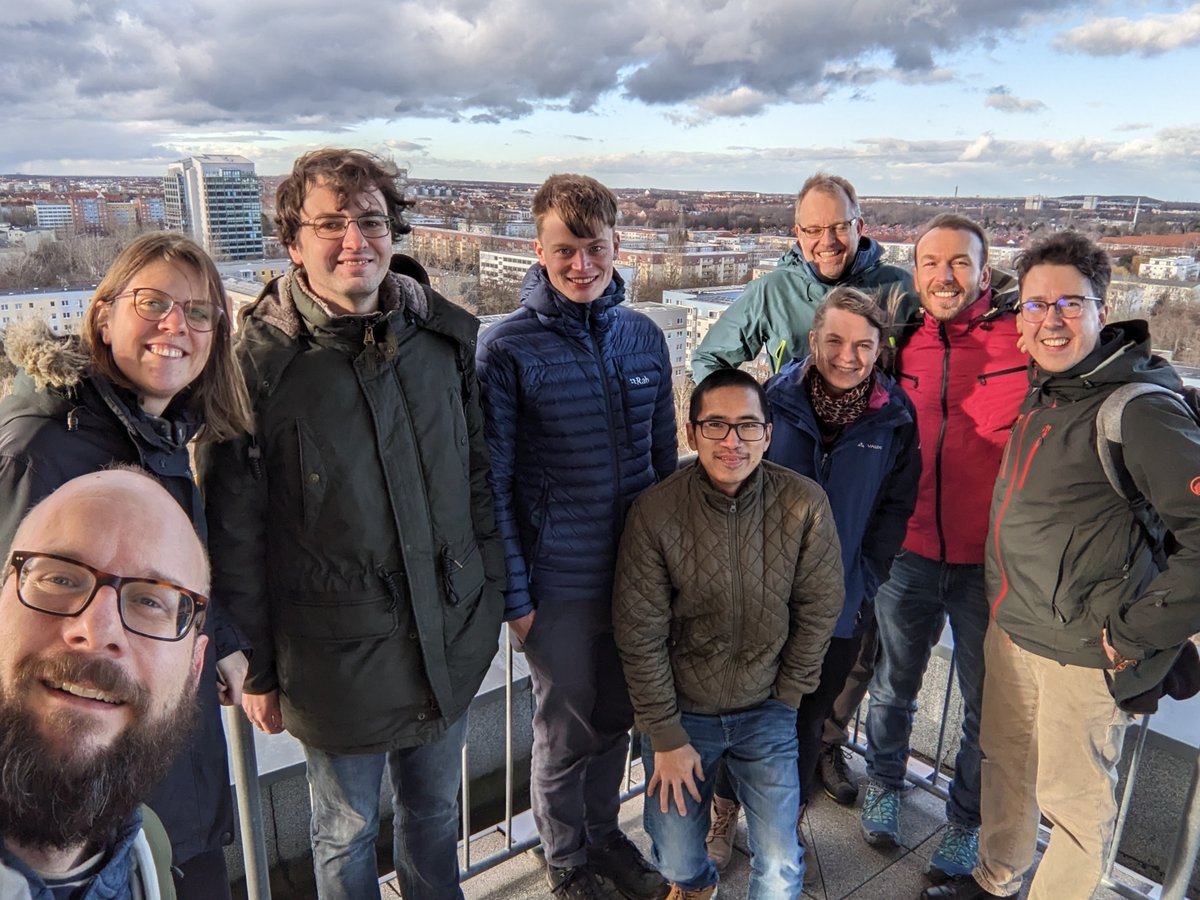 Great presentation from Andreas Hartman (@sub_heterogenty) today on intercatchment groundwater flow @ufz_de and a little excursion with the department hydrogeology (incl. @CWinterWater) to have a look over sunny Leipzig