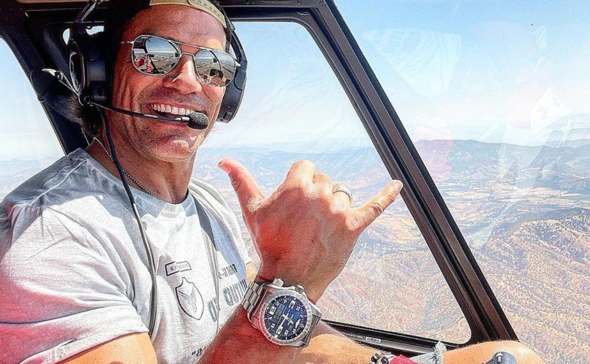 piopiochile's tweet photo. Cristian de la Fuente se atreve y le escribe a Shakira: "Si quiere cambiar un Casio por un Rolex... Aquí estoy, le tengo en platino, oro blanco, el Daytona, el Explorer I y II" https://t.co/PbpgQIq6km