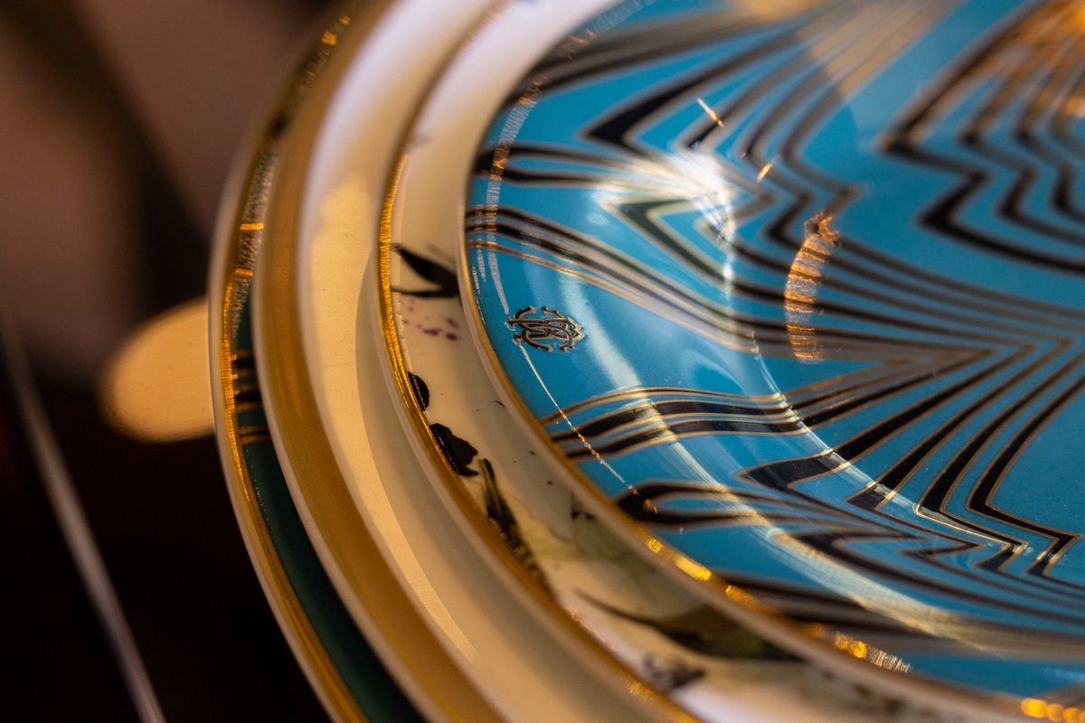 The #RobertoCavalli Deco range is one of the only styles we have left available to purchase! We have three different plate sizes and the last of our coffee cups available, all at 50% off.

kofc.co.uk/product/deco-e…