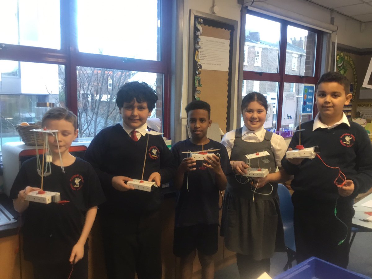 C5Pleasant's tweet photo. Some of our fairground rides made with pulleys and gears @PleasantScience @DTPleasantSt https://t.co/XQbyCPaUoG