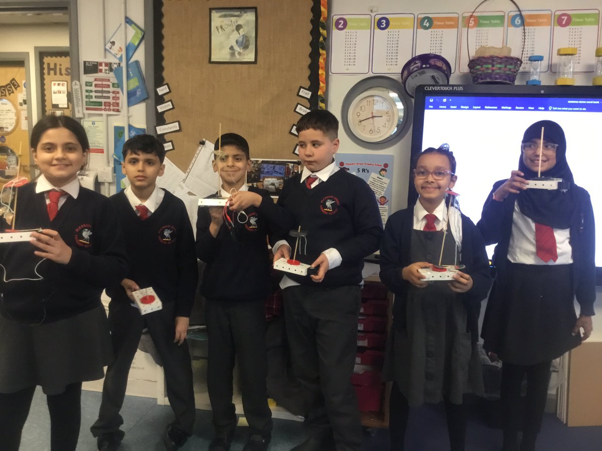 C5Pleasant's tweet photo. Some more of our fairground rides @DTPleasantSt @PleasantScience @PleasantStPrim https://t.co/wMQaQIBGWo