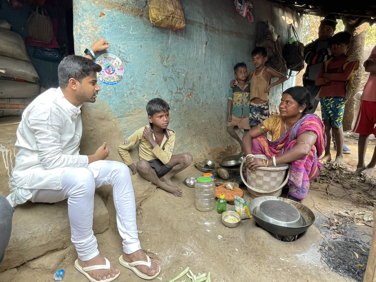 aitcsudip's tweet photo. জননেত্রী @MamataOfficial এর সুরক্ষার আঁচলকে বাংলার প্রতিটি প্রান্তে পৌঁছে দিতে @abhishekaitc-র মস্তিষ্ক প্রসূত @AITCofficial এর অভিনব উদ্যোগ বাংলায় উদ্দীপ্ত করছে। 

বাঁকুড়ার ওন্দা বিধানসভার অন্তর্গত লোদনা গ্রামে #DidirSurakshaKawach কর্মসূচির মাধ্যমে জনসংযোগের কিছু মুহূর্ত 👇 https://t.co/M8N1qdF3i9