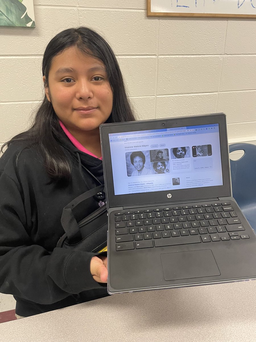 Emily Reynolds tweet media