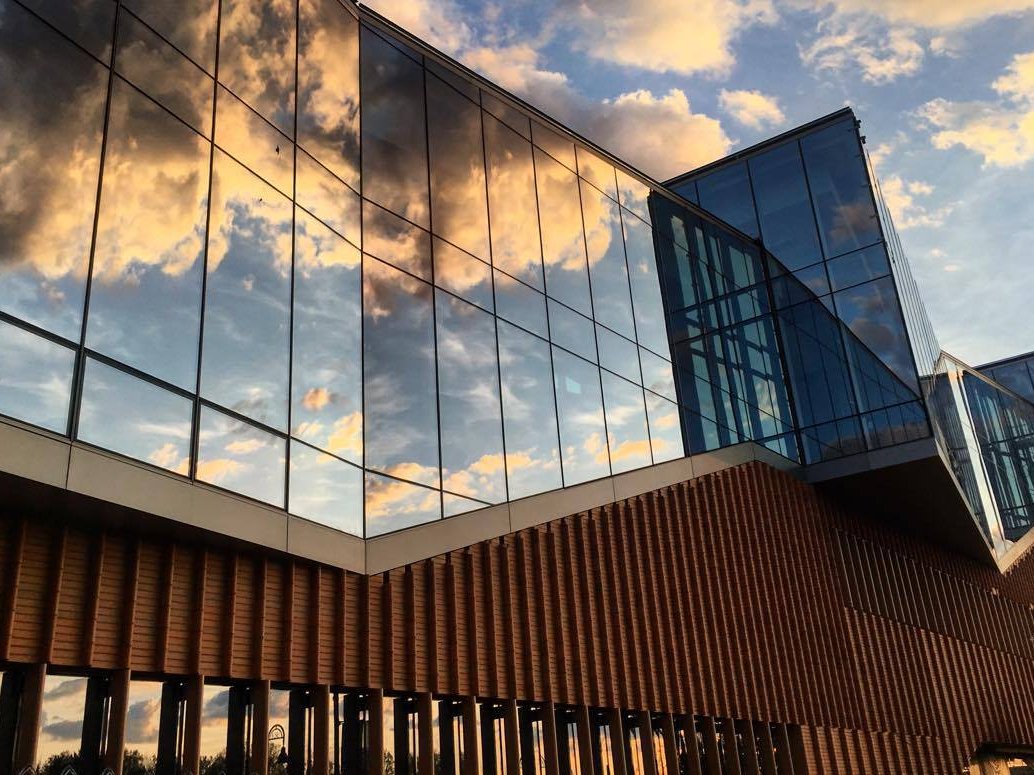 The search for our next Associate Dean, Architecture Program Director and Schidlowski Emerging Faculty Fellowship closes this Sunday, January 15th.

Job posting details and how to apply here: kent.edu/caed/faculty-o…