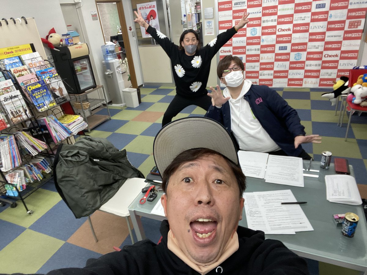 locomocofish's tweet photo. まもなく24時から生放送！！

#ロコモコラジオ

でつぶやいて、盛り上げてね！！

youtubeも同時配信！！⬇️⬇️
https://t.co/rQrQ3UStbp https://t.co/MWaKbnp7GA