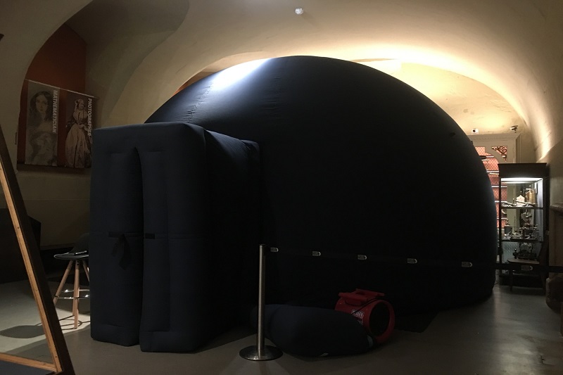 360xperiences's tweet photo. If you’re looking for a set of activities that will help to bring people into your museum, art gallery or science centre for the holidays, then Immersive Experiences has a full set of options to liven up your programming

info@immersive-experiences.co.uk

#planetarium #360cinema https://t.co/YoXYCng6ml