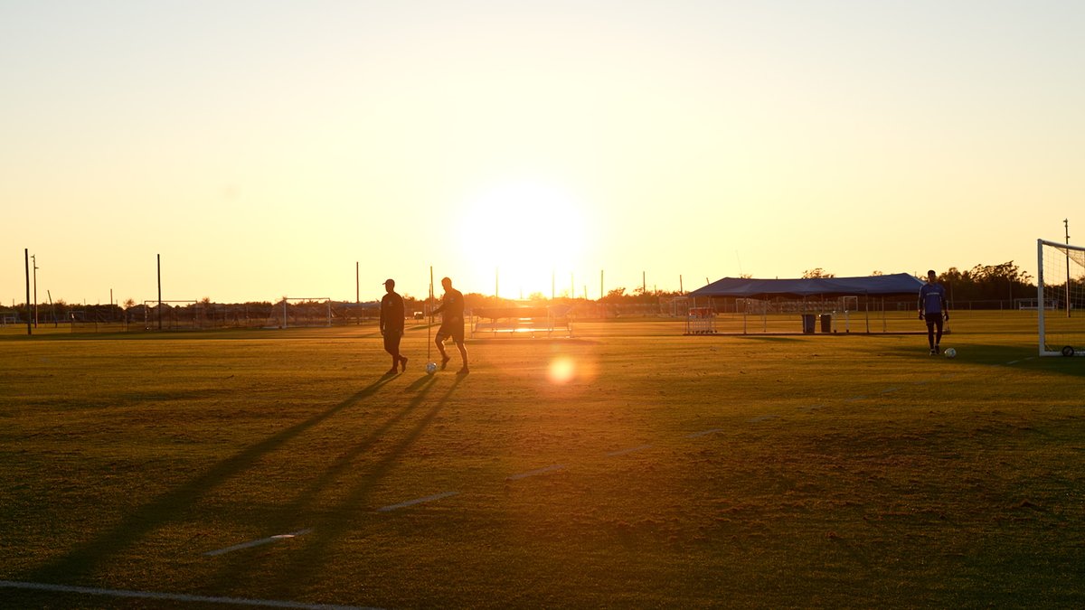 philipphoeppner's tweet image. Output aus dem Trainingslager von Hertha in Florida 🇺🇸

7 x Studiogespräche
5 x Radiostücke 
4 x Abrufe bei Testspielen
3 x Onlinetexte
1 x Fernsehstück
0 x verstanden warum der Airfreshner im Hotelbadezimmer ausgerechnet nach Maple Syrup riechen muss

Und hier noch paar Fotos 📸