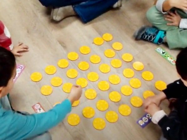 EI5 ha reprès aquesta setmana el taller compartit de jocs de taula🧩🎲🃏

En aquestes estones, com en d'altres, les criatures juguen, socialitzen coneixent-se i desenvolupen habilitats socials i de comunicació.

Qui no s'apuntaria a una partida?