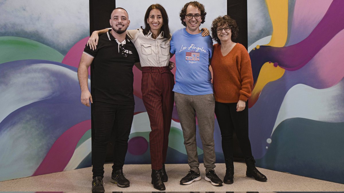 Ayer tuve la fortuna de ser entrevistada por Iván Achutegui en el programa Aspercan In Streaming, de <a href="/AspercanONG/">ASPERCAN (Asociación Asperger TEA Islas Canarias)</a> con el apoyo de @tengoyerrose y <a href="/prod_indie/">IndieBusterProd</a>. Un maravilloso proyecto que apoyamos desde <a href="/FundlaCaixa/">Fundación ”la Caixa”</a> a través de <a href="/caixabank/">CaixaBank</a>. 
Gracias por tantas emociones.